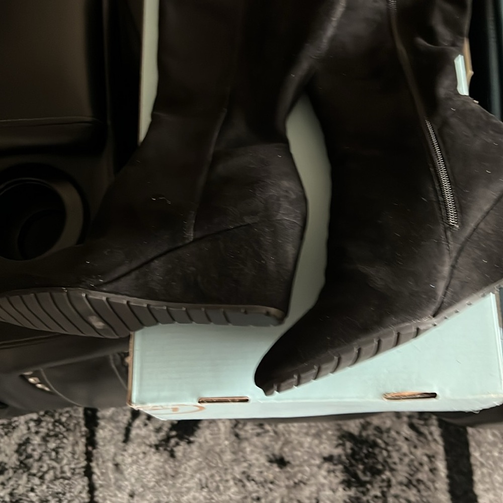 Boots - Picture 3 of 4